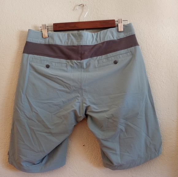 Showers Pass Mountain Bike Gravel Shorts w Grippy & Adjustable Inner Waist Band - Picture 4 of 8
